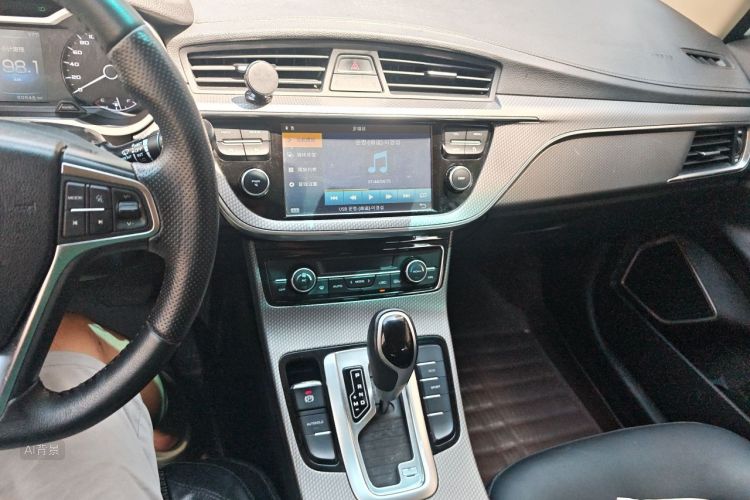 GEELY Emgrand GS 2018 car image #15