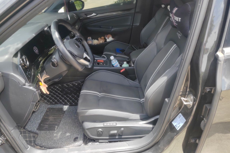 Volkswagen Golf 2021 car image #19