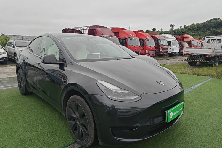 Tesla Model Y 2024 #4 Tesla Model Y 2024 car image #4