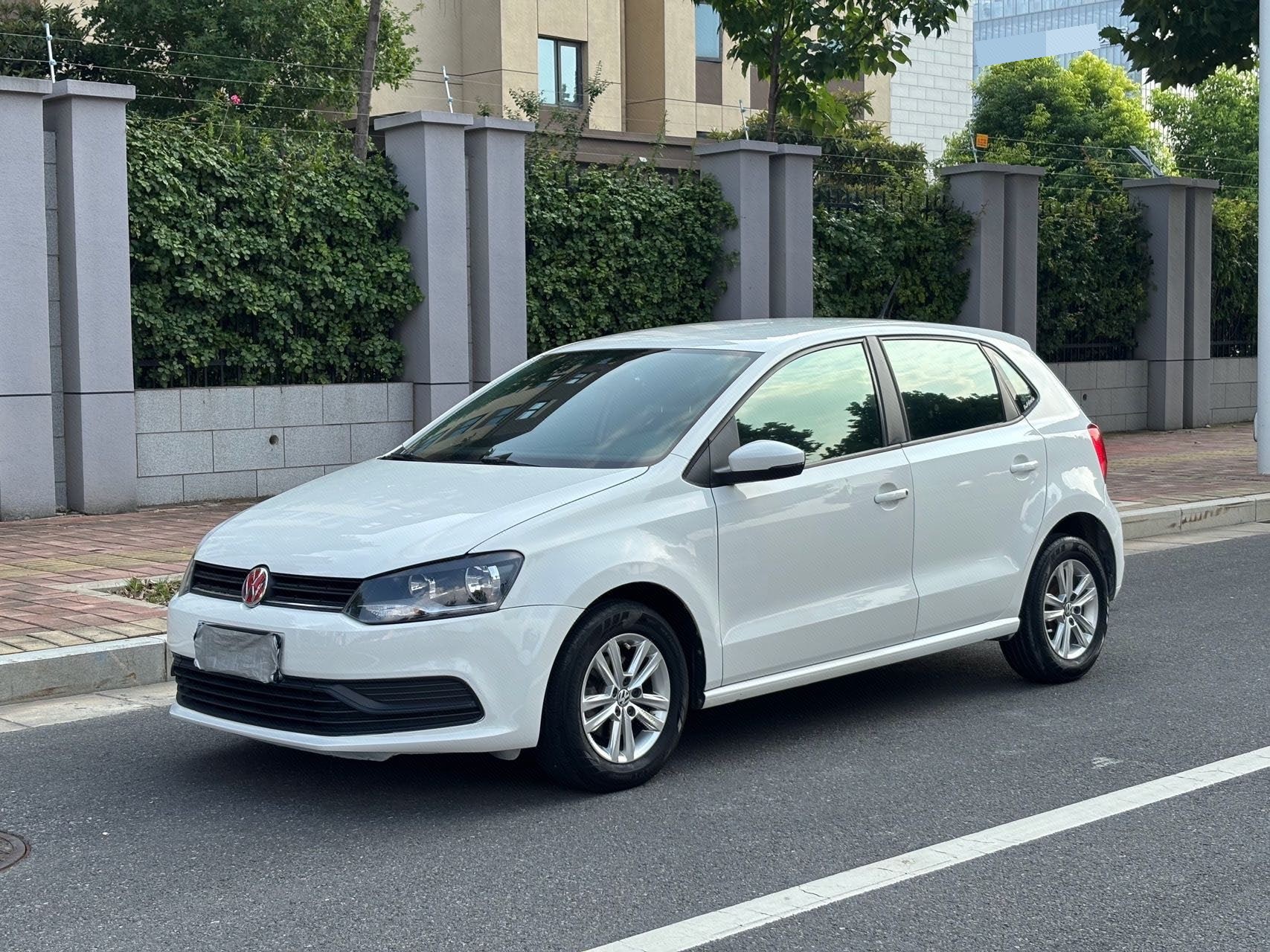 Volkswagen Polo 2016 car image 