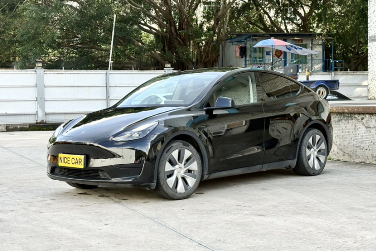 Tesla Model Y 2022 #2 Tesla Model Y 2022 car image #2