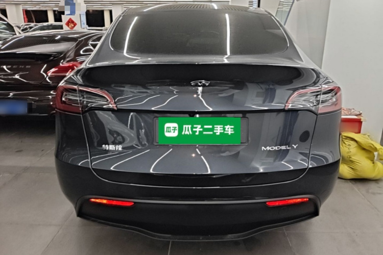 Tesla Model Y 2024 #6 Tesla Model Y 2024 car image #6