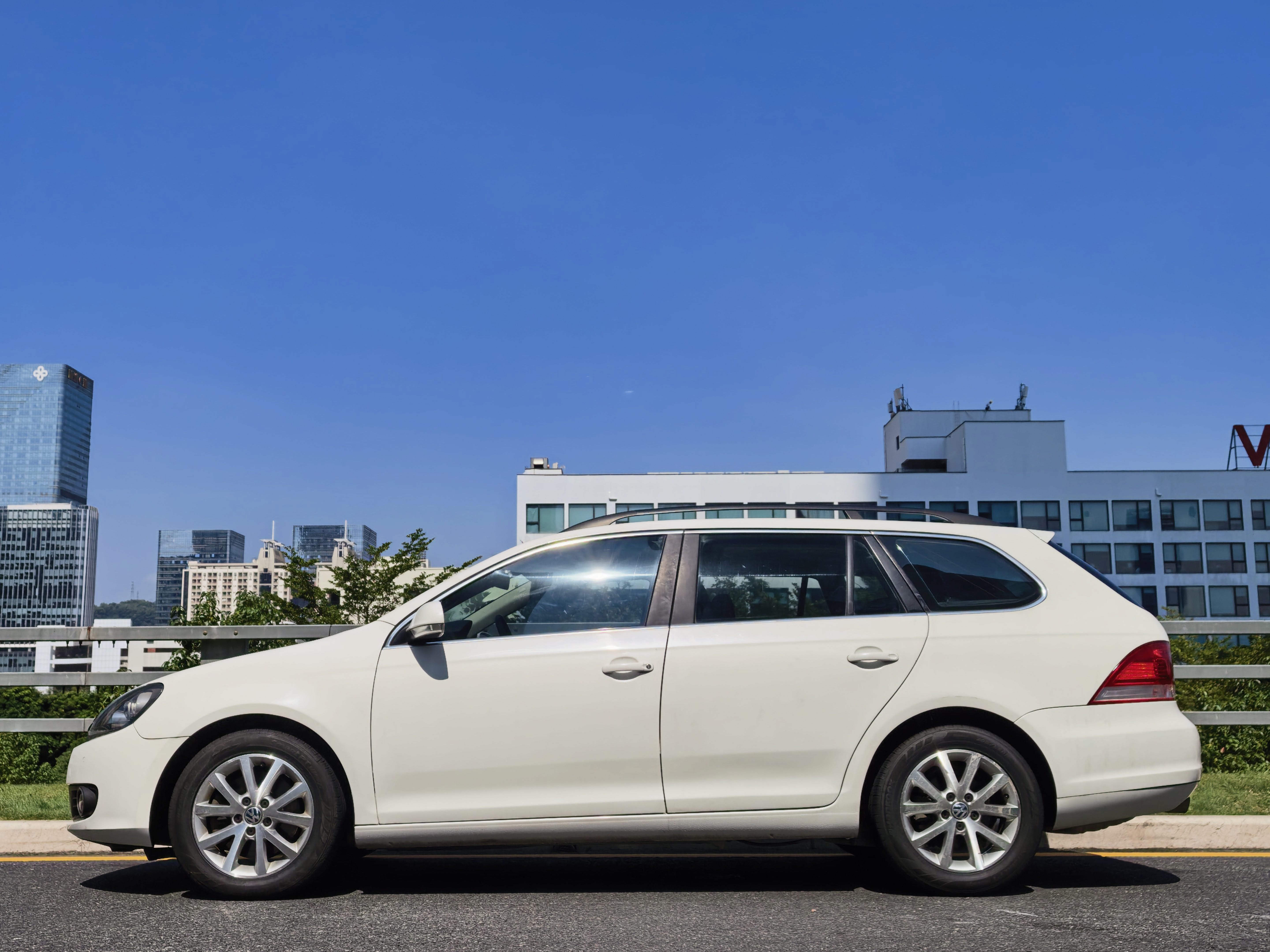 Volkswagen Golf (Imported) 2013 car image #3