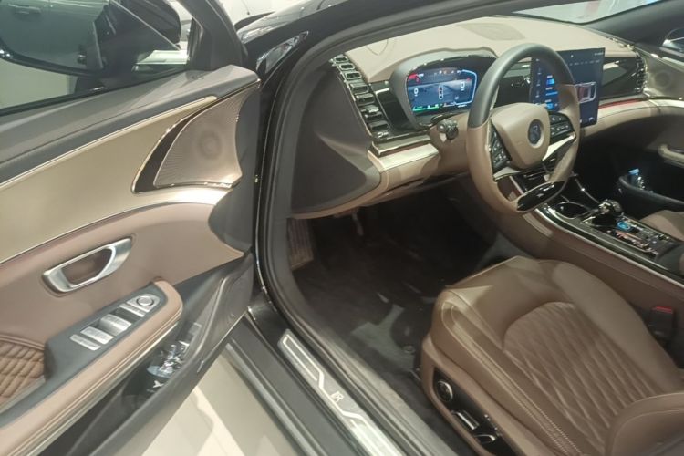 BYD Han 2023 car image #18