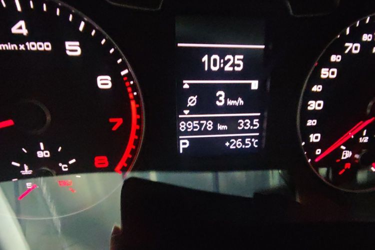 Audi Q3 2019 car image #8