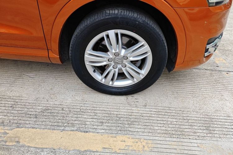 Audi Q3 2015 car image #9
