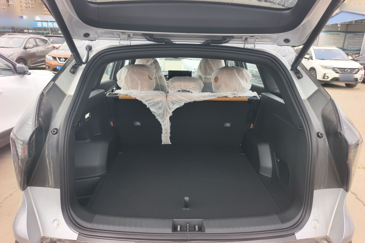 GEELY Boyue L 2026 immagine di auto #19