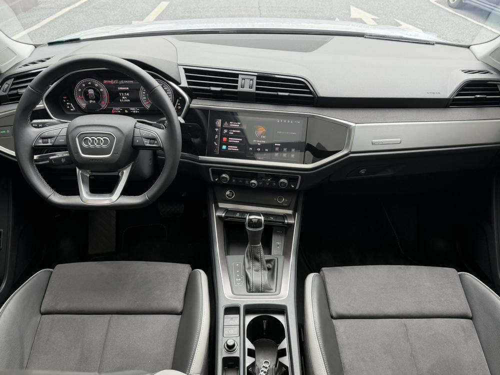 Audi Q3 2022 car image #9