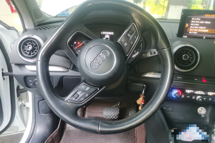 Audi A3 2017 car image #12