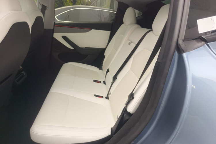 Tesla Model Y 2025 #17 Tesla Model Y 2025 car image #17