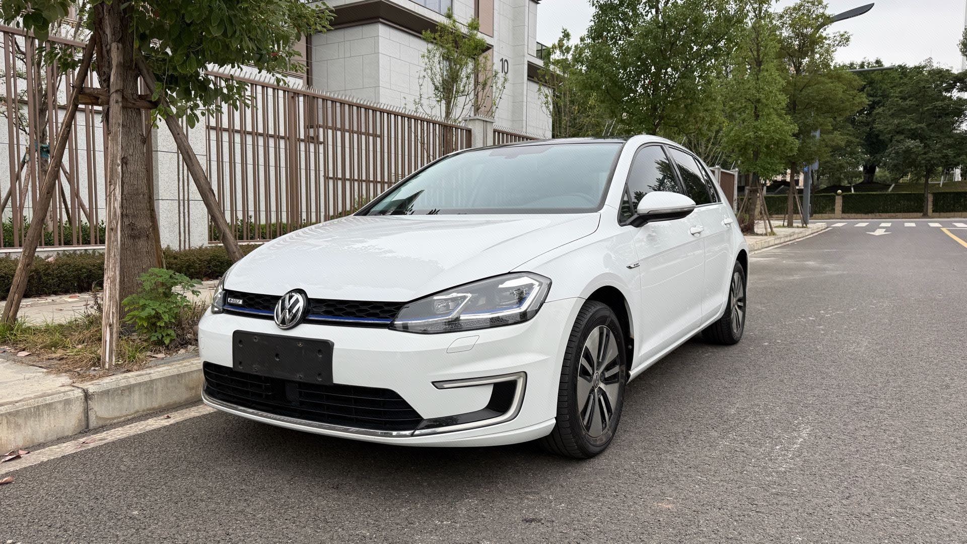 Volkswagen Golf Pure Electric 2020 Volkswagen Golf Pure Electric 2020 immagine di auto