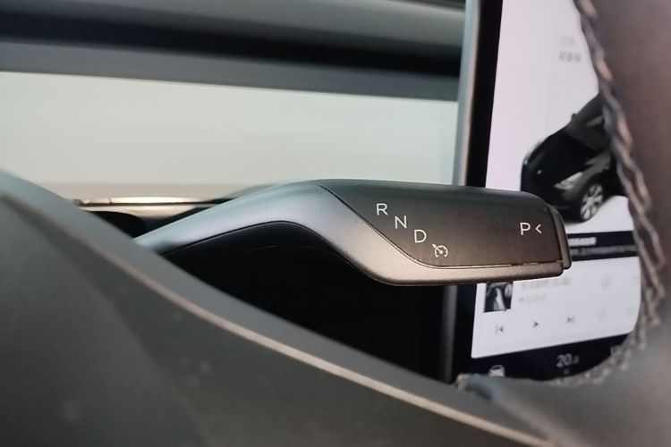 Tesla Model Y 2021 #14 Tesla Model Y 2021 car image #14