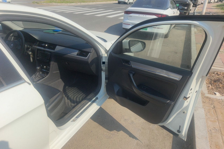 Volkswagen Bora 2016 car image #27