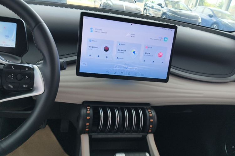 BYD Yuan Plus 2023 immagine di auto #13