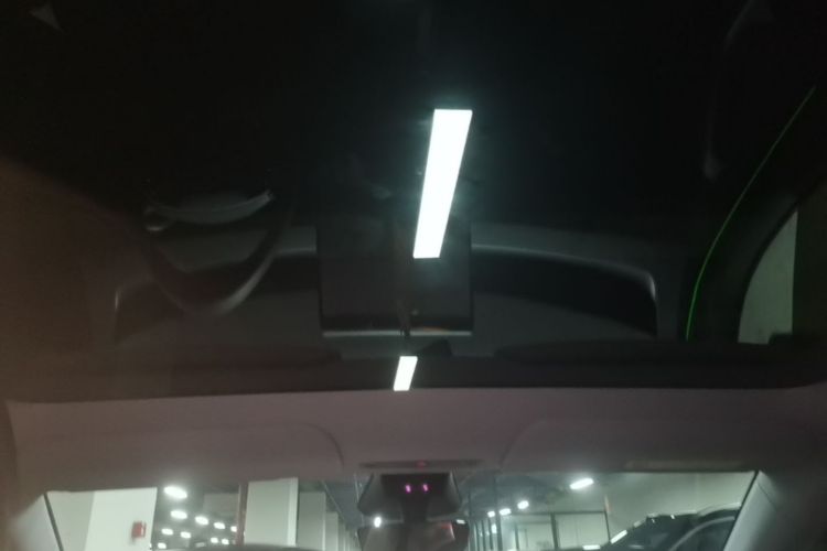 Tesla Model Y 2025 #18 Tesla Model Y 2025 immagine di auto #18