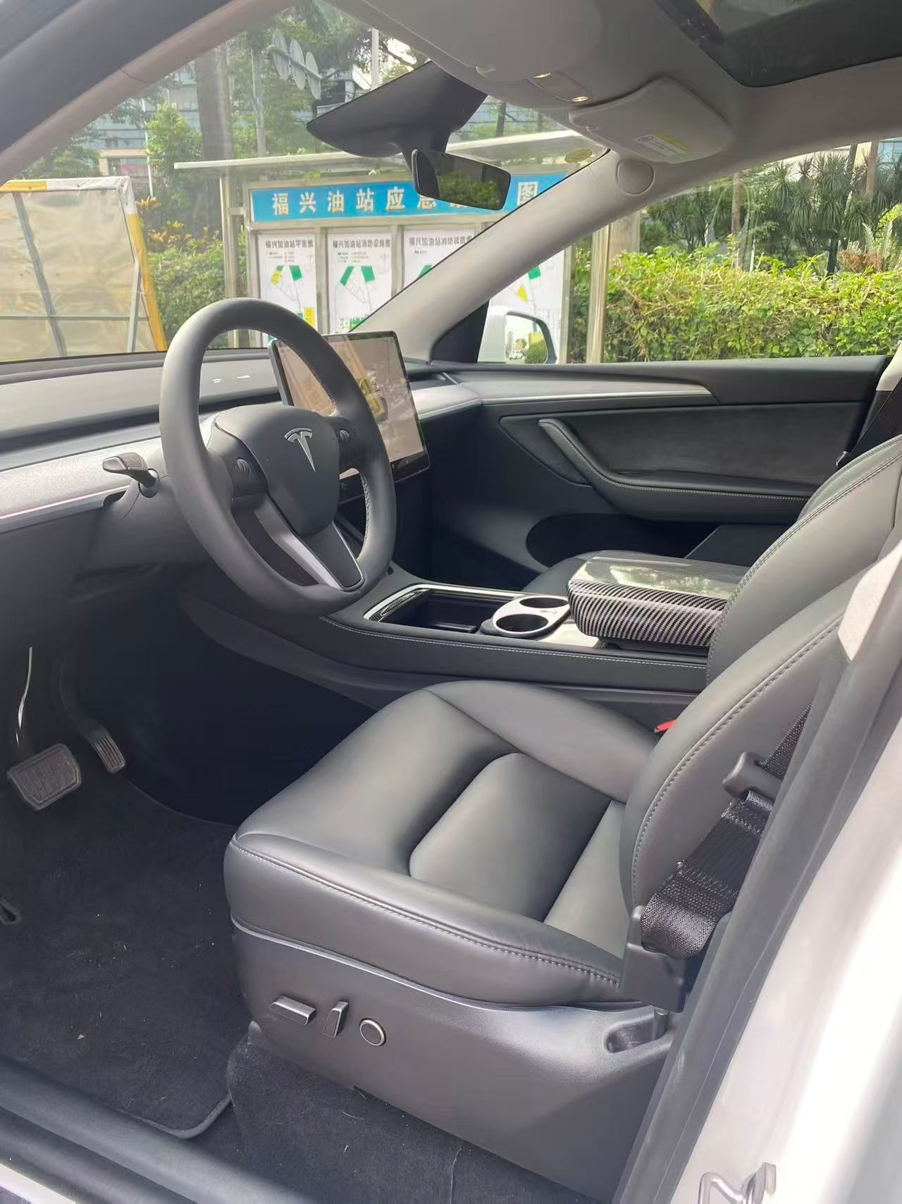Tesla Model Y 2024 #4 Tesla Model Y 2024 car image #4