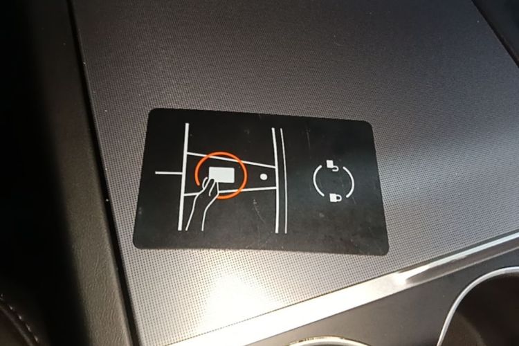 Tesla Model 3 2024 car image #9