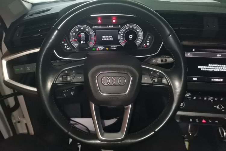 Audi Q3 2022 car image #11