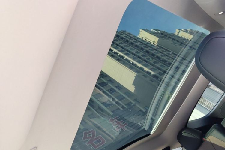 Tesla Model Y 2023 car image #18