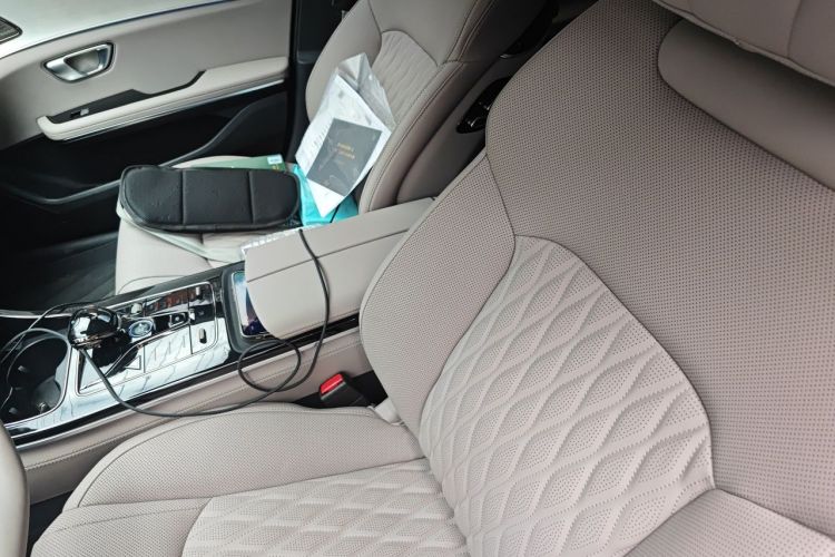 BYD Han 2025 car image #15