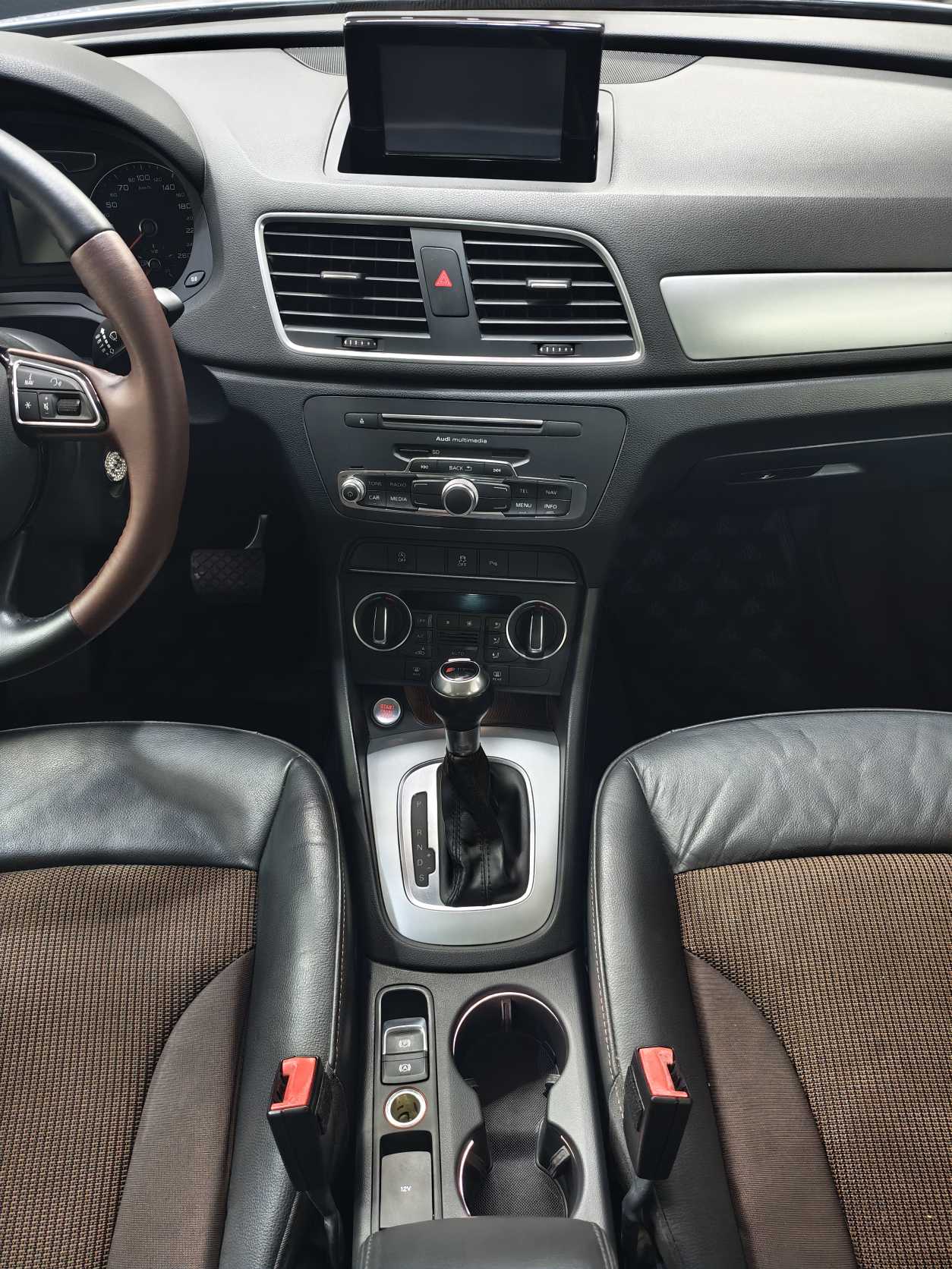 Audi Q3 2018 immagine di auto #16