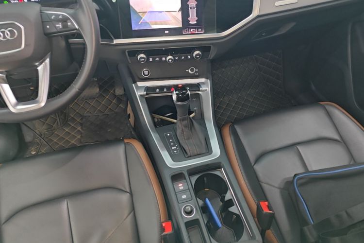 Audi Q3 2021 car image #14