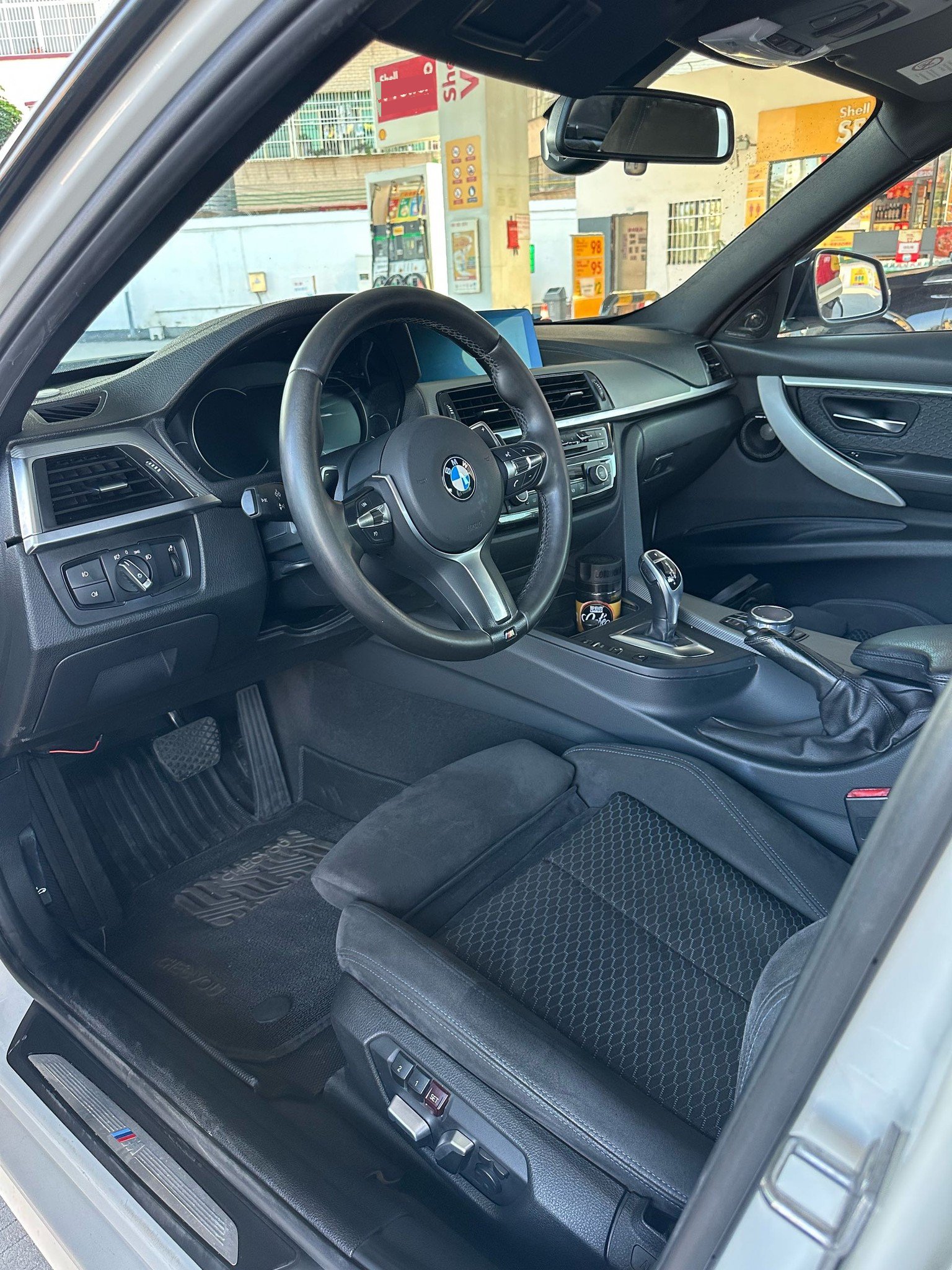 BMW 3 Series 2018 imagem de carro #3