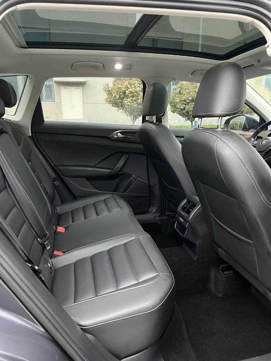 Volkswagen Tharu 2020 car image #9
