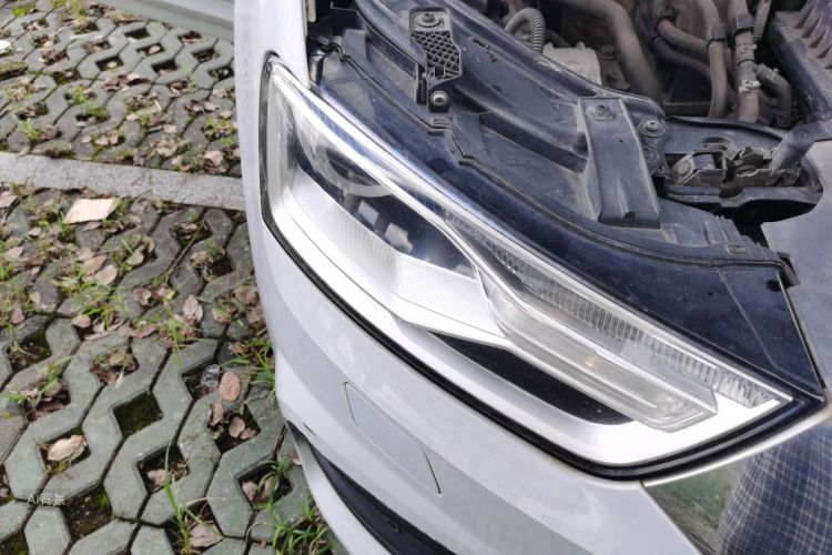 Audi Q3 2017 car image #8