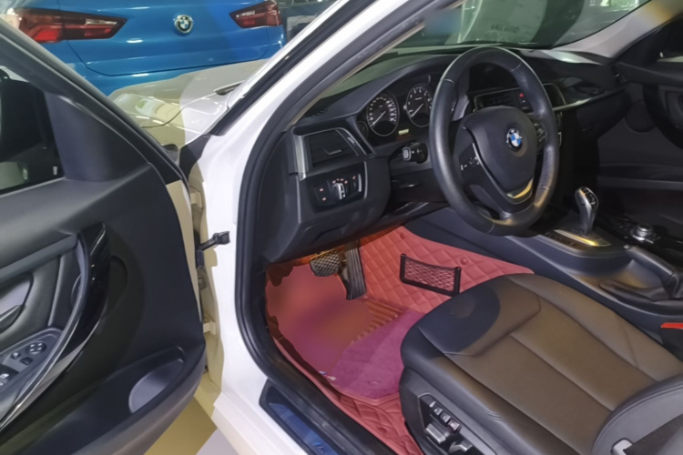 BMW 3 Series 2017 car image #12