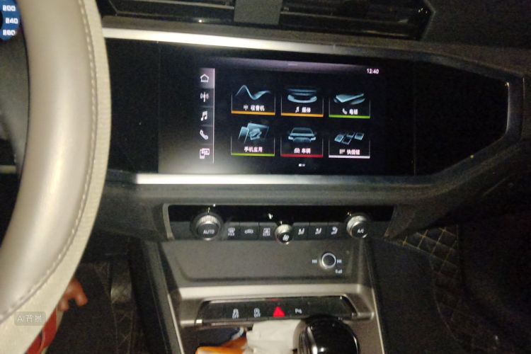 Audi Q3 2020 car image #15