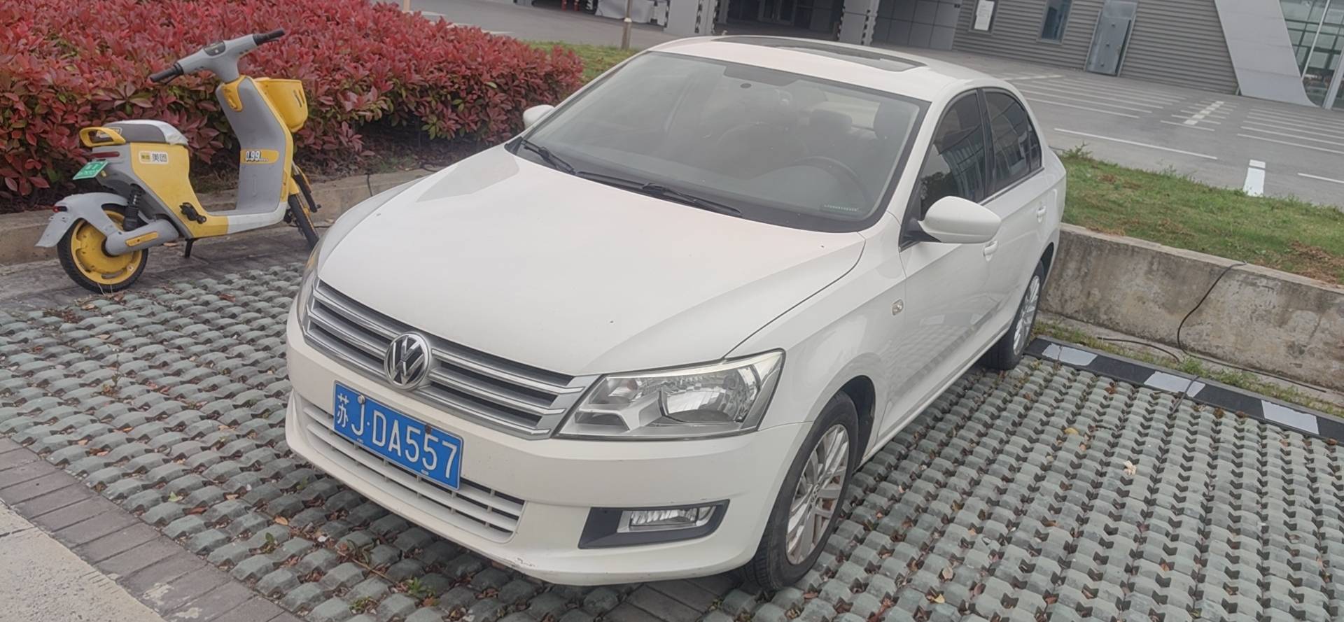 Volkswagen Santana 2013 car image 