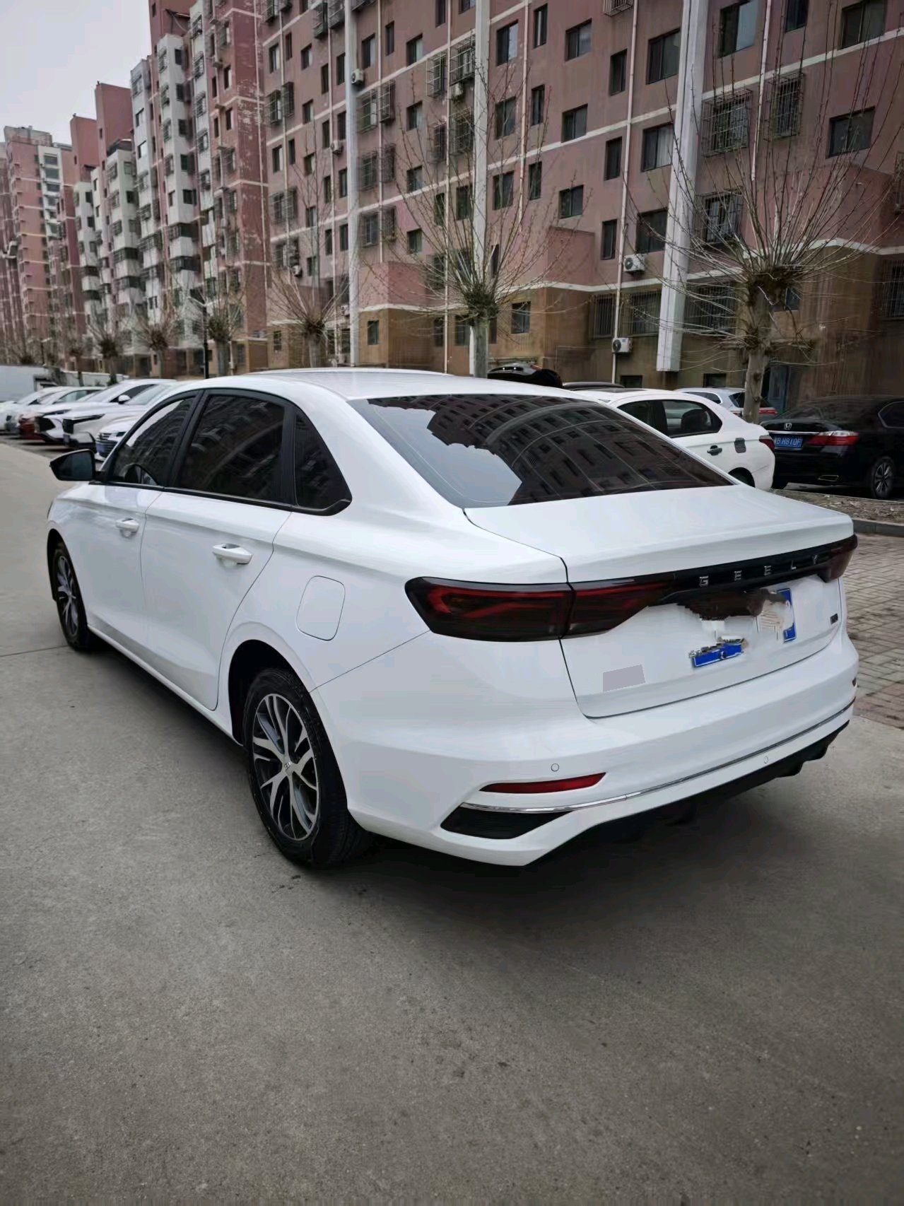 GEELY Emgrand 2022 imagen de coche #3