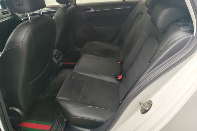 Volkswagen Golf 2020 car image #13