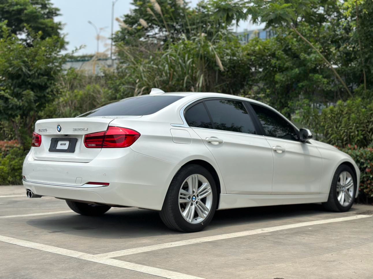 BMW 3 Series 2017 car image #16