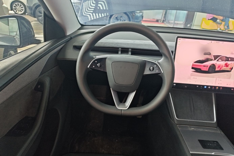 Tesla Model Y 2025 car image #15