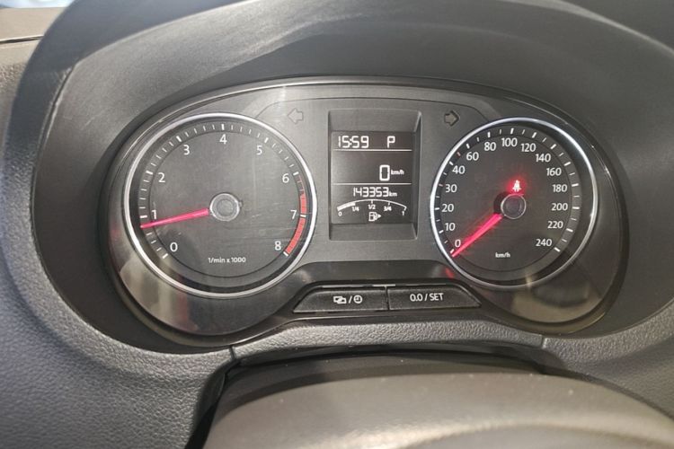 Volkswagen Polo 2015 car image #12