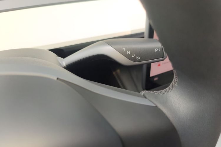 Tesla Model Y 2022 car image #14