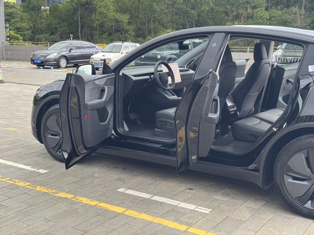 Tesla Model Y 2025 #12 Tesla Model Y 2025 immagine di auto #12