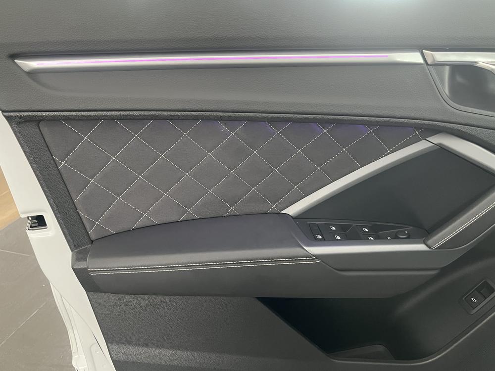 Audi Q3 2024 car image #8