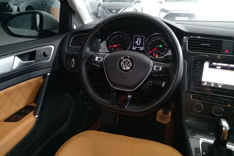 Volkswagen Golf 2020 car image #11