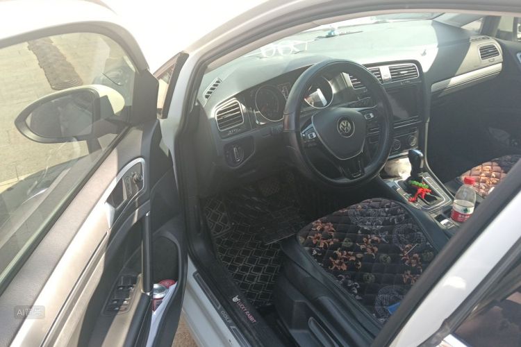 Volkswagen Golf 2019 car image #18