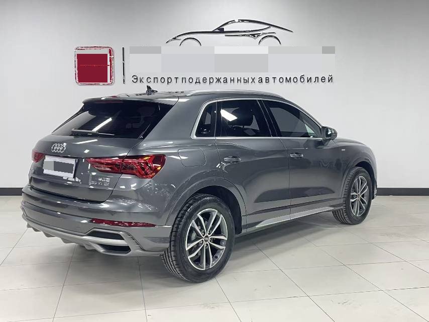 Audi Q3 2023 car image #4