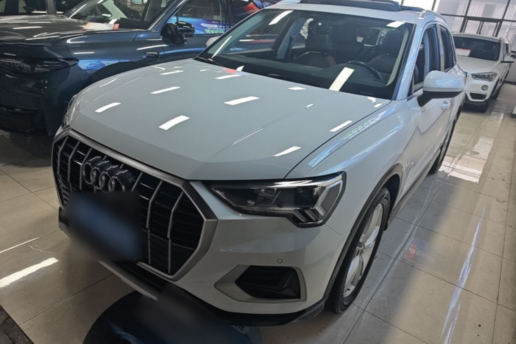 Audi Q3 2020 car image #2