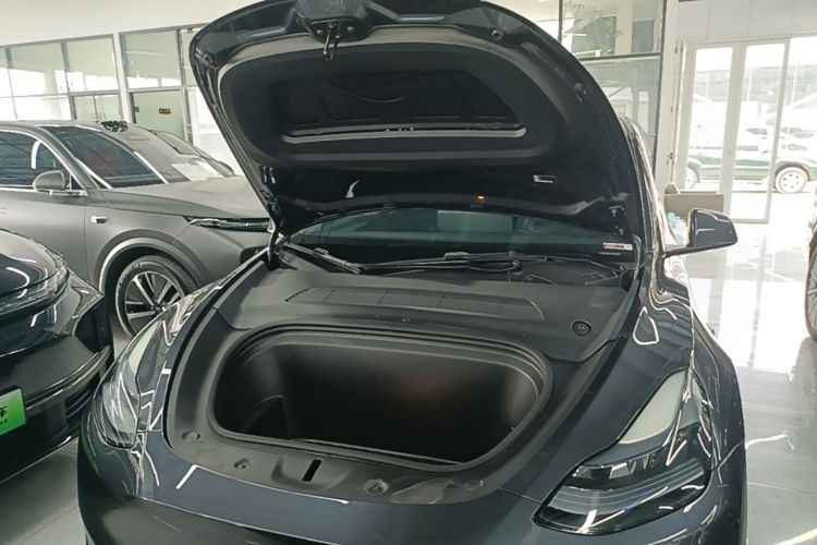 Tesla Model Y 2024 car image #22