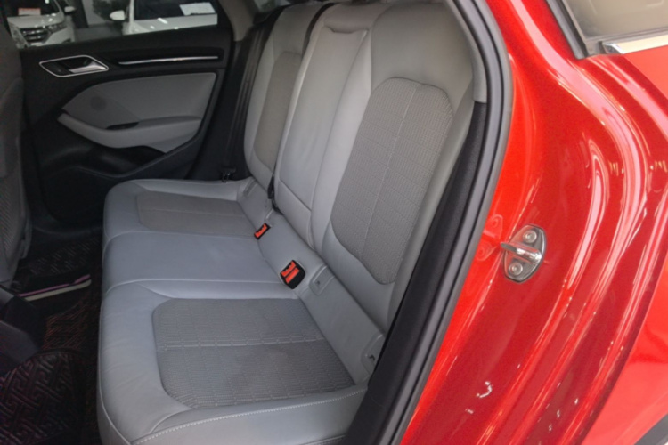 Audi A3 2018 car image #17
