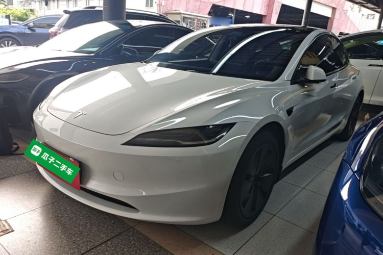 Tesla Model 3 2024 car image #2