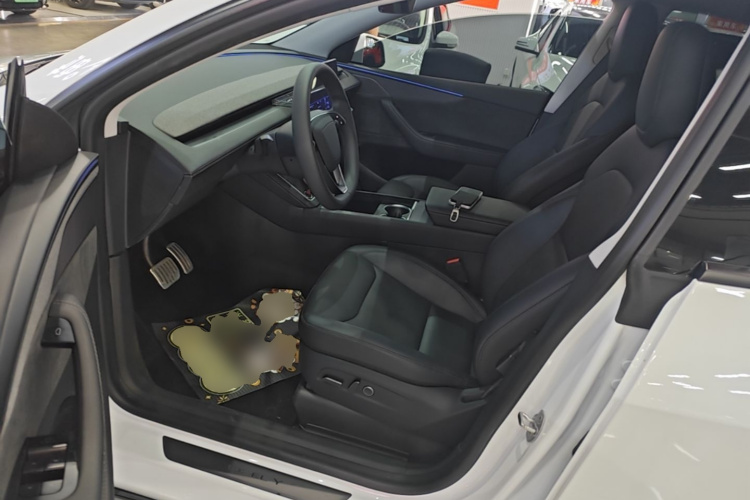 Tesla Model Y 2025 #15 Tesla Model Y 2025 car image #15