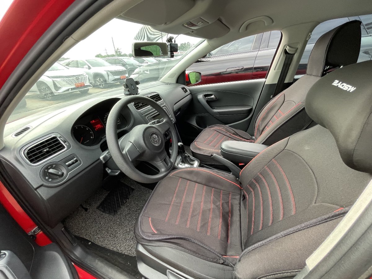 Volkswagen Polo 2014 car image #7