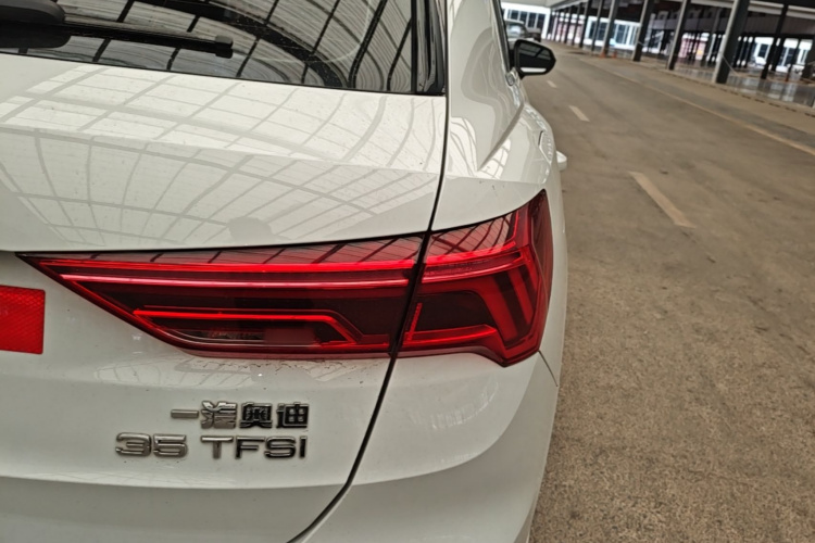 Audi Q3 2019 #8 Audi Q3 2019 car image #8
